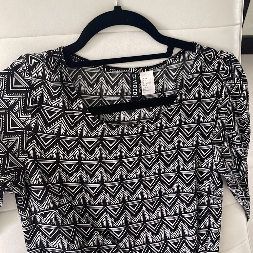 Tribal size 4 black and white round neck and 3/4 sleeve dress with pockets Y2K